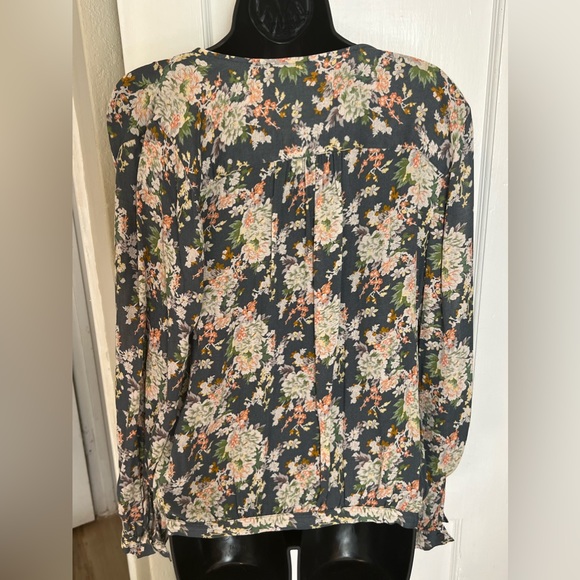 Lucky Brand Faux Wrap Floral Top with side tie sz M - Picture 4 of 7